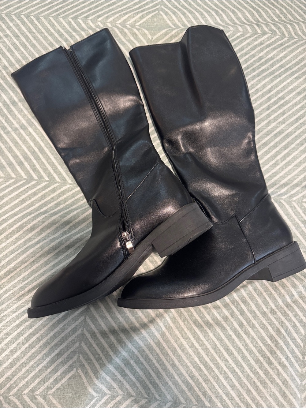 Classic Knee-High Black Leather Boots - Women's Zip Side